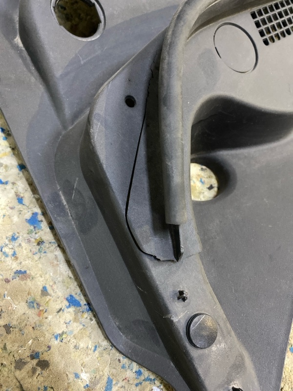 Пластик под лобовое стекло / Жабо RDX 19- 2021 2.0 Пластик под лобовое стекло / Жабо RDX 19- 2021 2.0