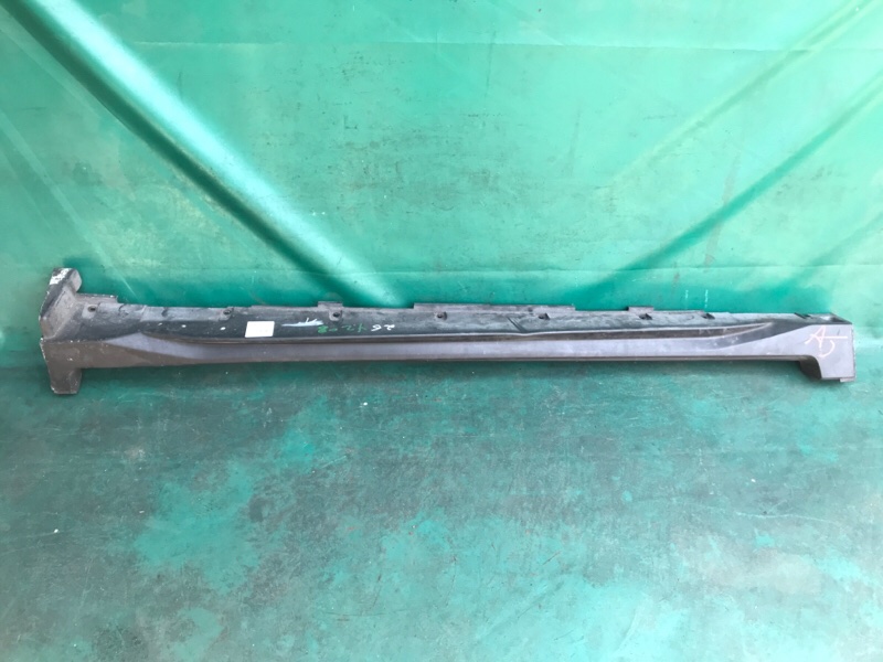 Накладка порога наружная левая NISSAN X-TRAIL/ROGUE T32 13-20 2016 2.5 QR25DE 768516FL0A Б/У