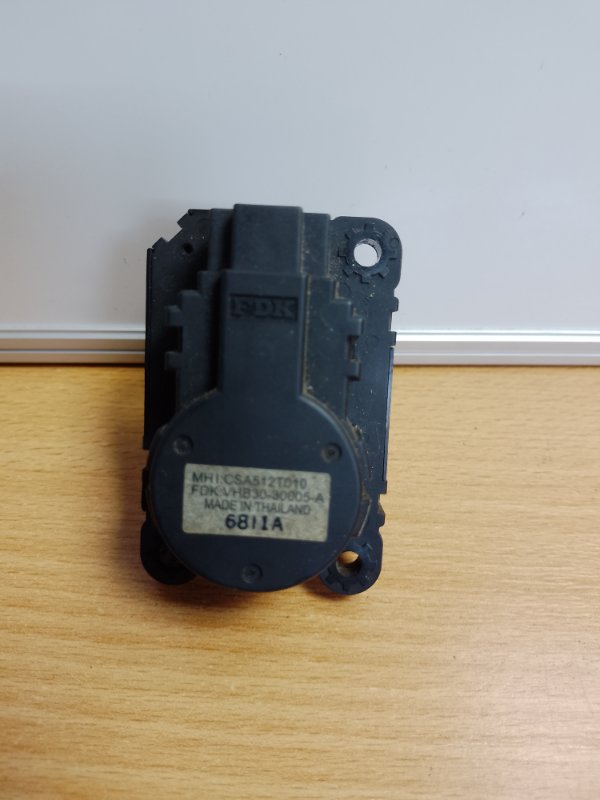Моторчик заслонки печки MITSUBISHI OUTLANDER XL 05-13 7820A080 Б/У