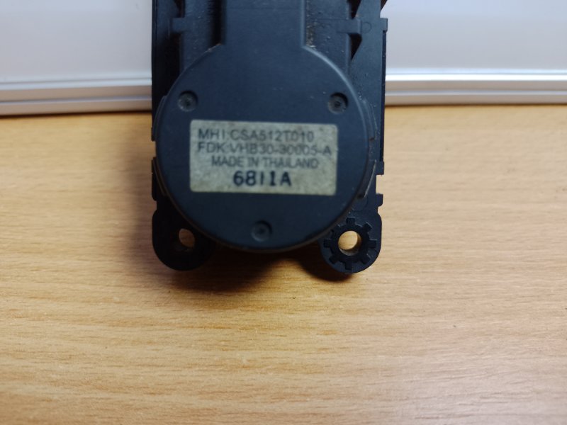 Моторчик заслонки печки MITSUBISHI OUTLANDER XL 05-13