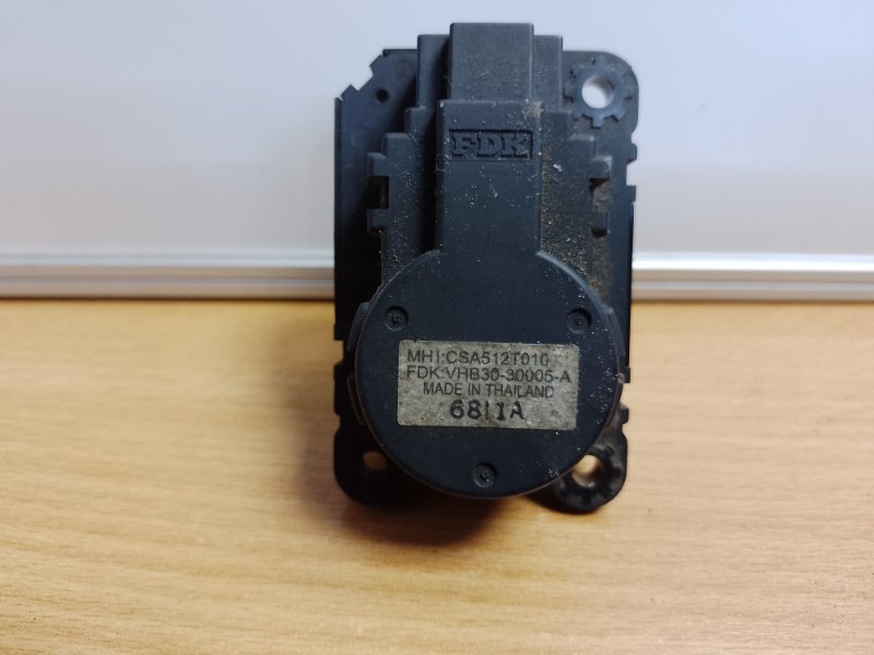 Моторчик заслонки печки MITSUBISHI OUTLANDER XL 05-13 7820A080 Б/У
