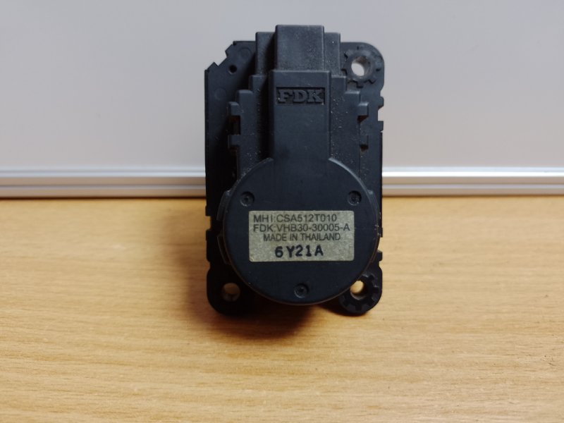 Моторчик заслонки печки MITSUBISHI OUTLANDER XL 05-13 7820A080 Б/У