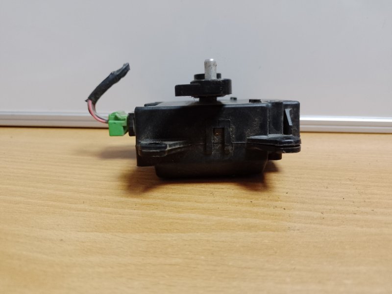 Моторчик заслонки печки задний PILOT 08-15