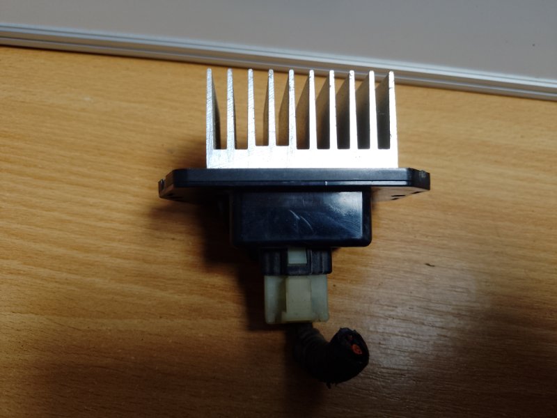 Резистор печки задний PILOT 08-15