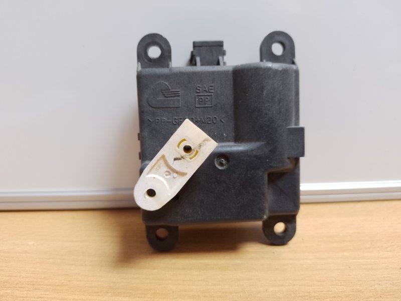 Запчасть моторчик заслонки печки NISSAN MURANO Z51 07-14 27743-1AA0A Б/У Моторчик заслонки печки NISSAN MURANO Z51 07-14 27743-1AA0A Б/У