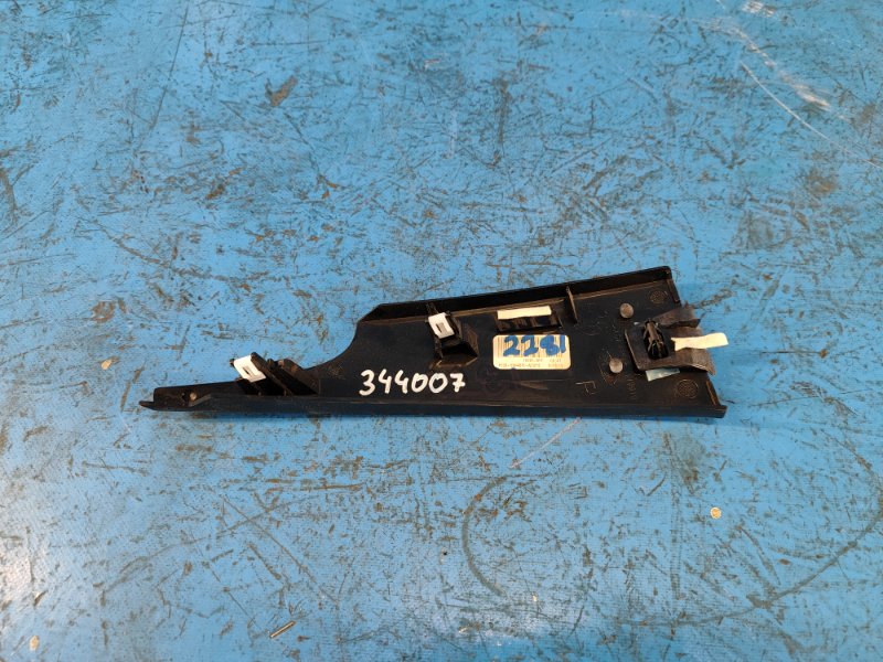 Накладка торпедо правая MUSTANG 15-