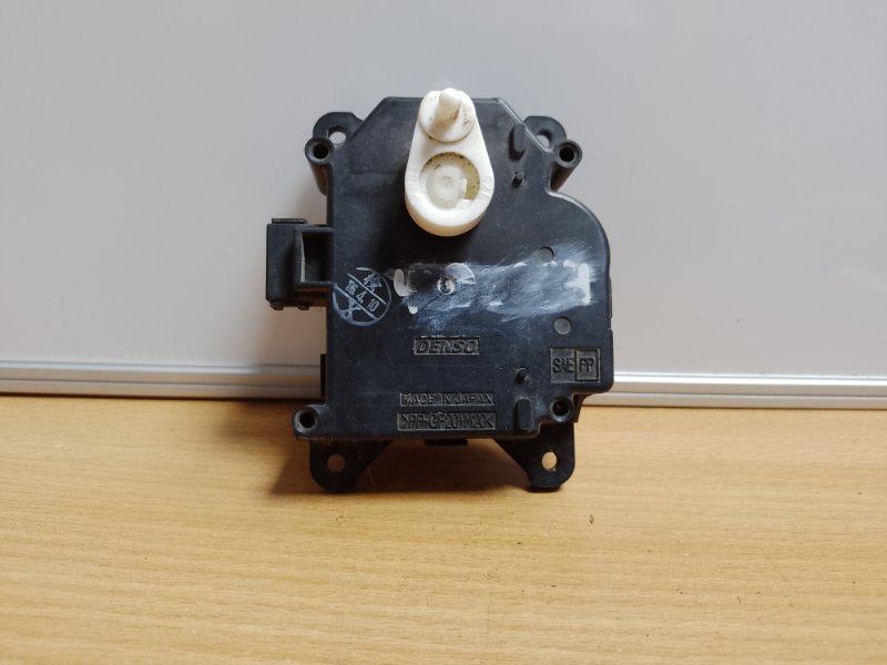 Запчасть моторчик заслонки печки TOYOTA RAV4 05-12 2006 ACA38 2.4 2AZFE 87106-42130 Б/У Моторчик заслонки печки TOYOTA RAV4 05-12 2006 ACA38 2.4 2AZFE 87106-42130 Б/У