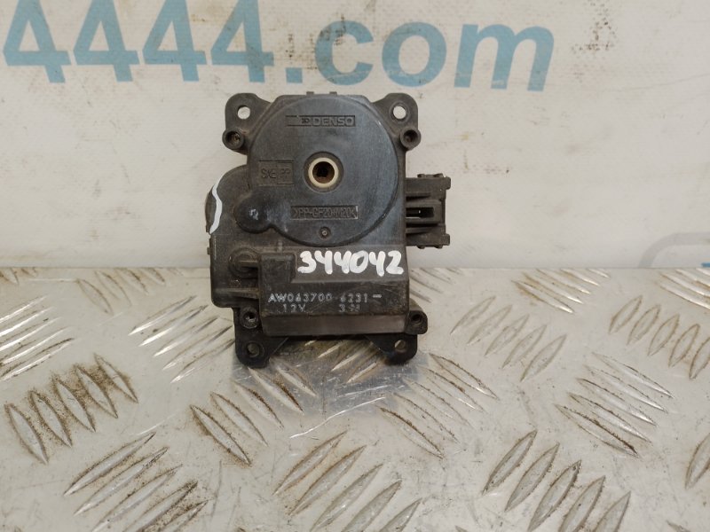 Запчасть моторчик заслонки печки MITSUBISHI GALANT 03-12 MR958193 Б/У Моторчик заслонки печки MITSUBISHI GALANT 03-12 MR958193 Б/У