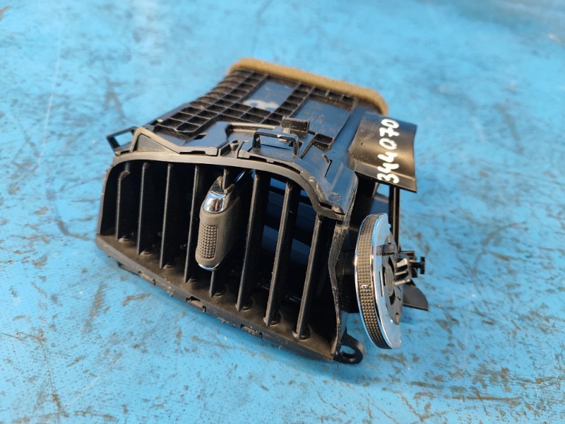 Запчасть дефлектор воздушный правый JEEP COMPASS 17-21 2018 2.4 EDD 5ZL48TRMAA Б/У Дефлектор воздушный правый JEEP COMPASS 17-21 2018 2.4 EDD 5ZL48TRMAA Б/У