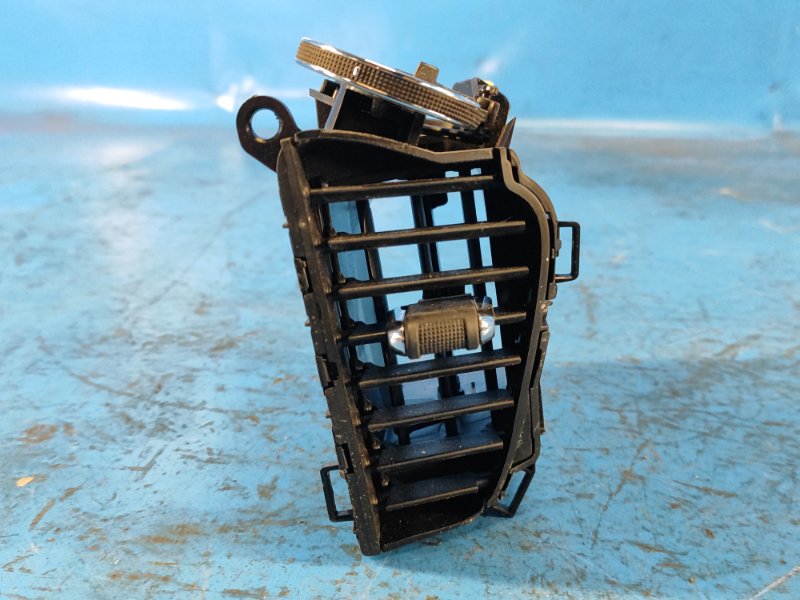 Запчасть дефлектор воздушный левый JEEP COMPASS 17-21 2018 2.4 EDD 5ZL49TRMAA Б/У Дефлектор воздушный левый JEEP COMPASS 17-21 2018 2.4 EDD 5ZL49TRMAA Б/У