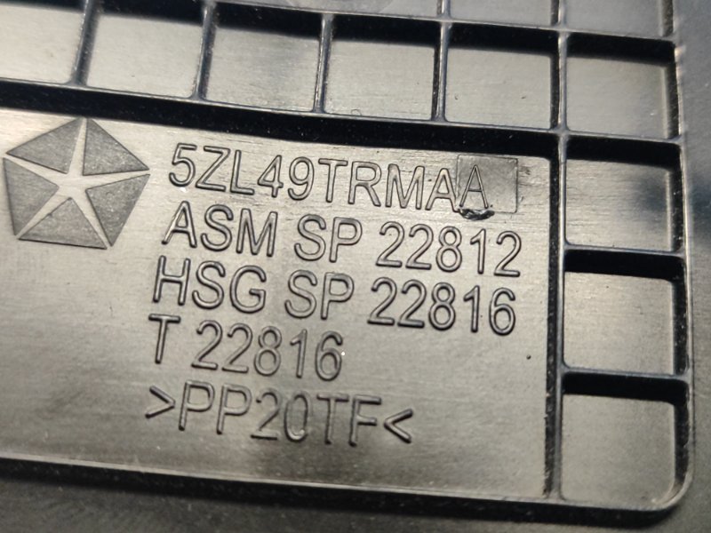 Дефлектор воздушный левый COMPASS 17-21 2018 2.4 EDD Дефлектор воздушный левый COMPASS 17-21 2018 2.4 EDD