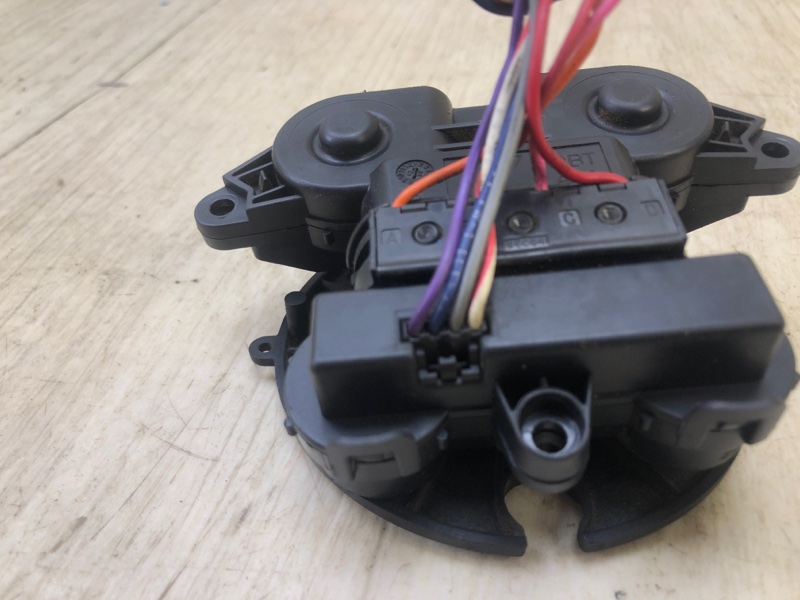 Мотор зеркала TRAILBLAZER 01-08