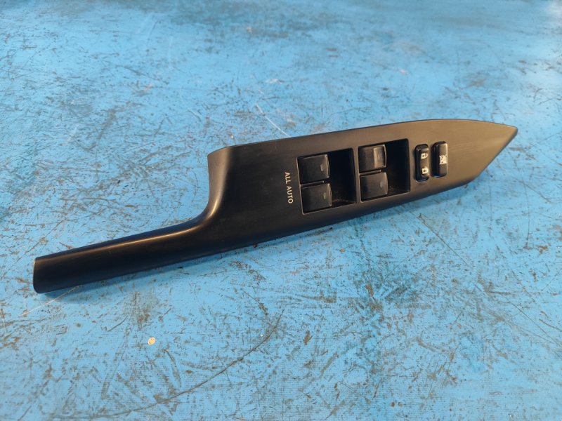 Блок управления стеклоподъемниками LEXUS CT200 11-17 2012 1.8 2ZRFXE 8404033100 Б/У