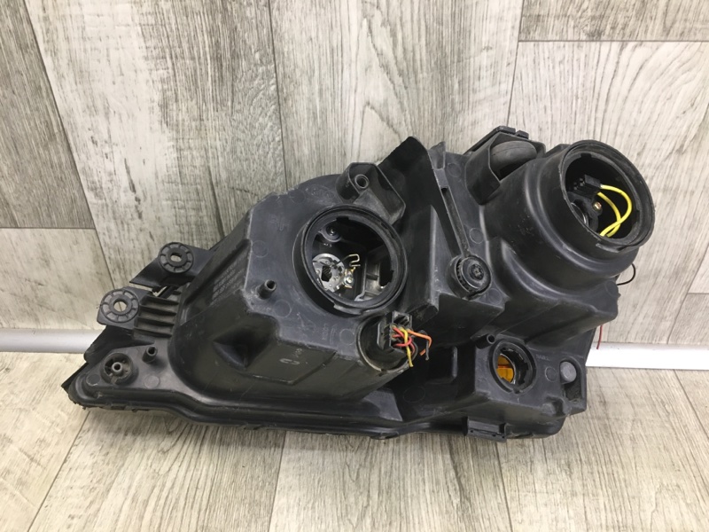 Фара правая SORENTO BL 02-09