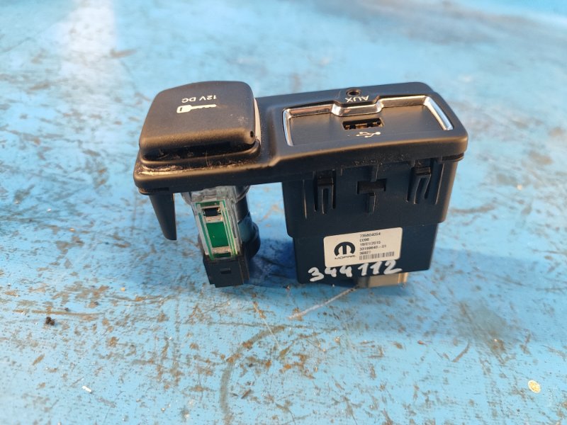 USB адаптер JEEP RENEGADE (BU) 14- 2015 2.4 ED6 735604054 Б/У