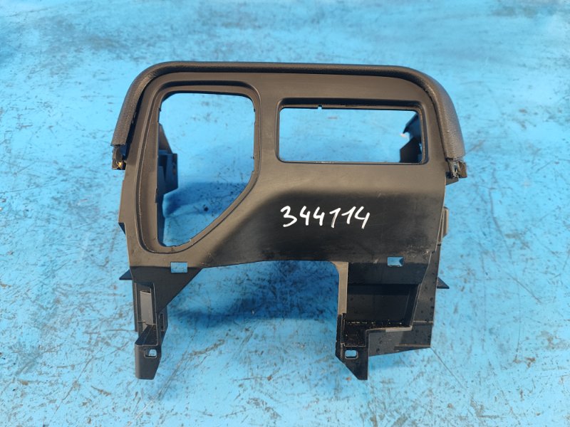 Запчасть накладка торпедо JEEP RENEGADE (BU) 14- 2015 2.4 ED6 735581341 Б/У Накладка торпедо JEEP RENEGADE (BU) 14- 2015 2.4 ED6 735581341 Б/У