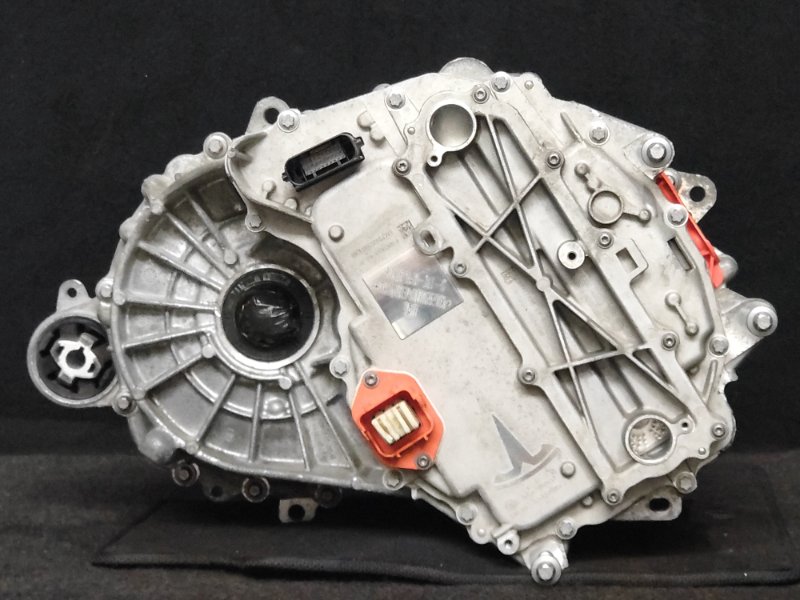 Запчасть двигатель электрический передний TESLA MODEL Y 19- 2021 1120960-10-G Б/У Двигатель электрический передний TESLA MODEL Y 19- 2021 1120960-10-G Б/У