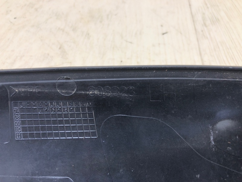 Накладка зеркала левая TAURUS 07-09