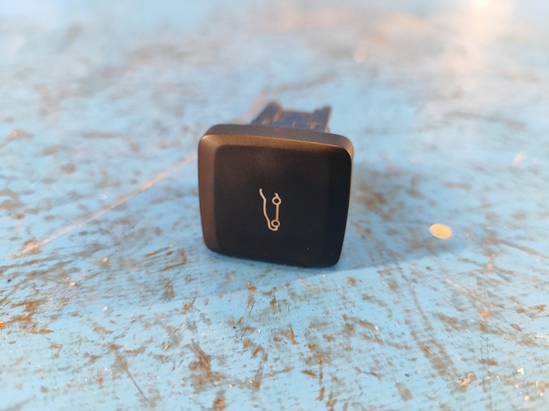 Кнопка открывания багажника внутренняя FORD FUSION 14- DG9T-19B514-AAW Б/У