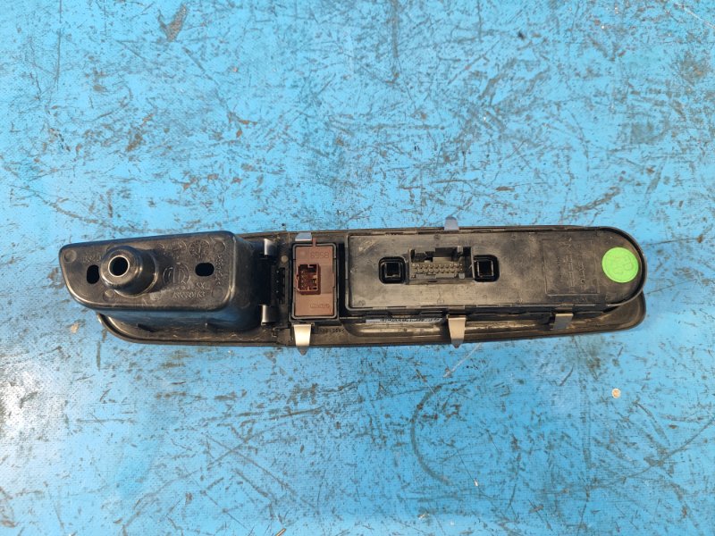 Блок управления стеклоподъемниками RENEGADE (BU) 14- 2015 2.4 ED6 Блок управления стеклоподъемниками RENEGADE (BU) 14- 2015 2.4 ED6