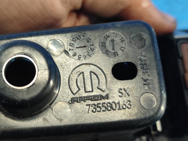 Блок управления стеклоподъемниками RENEGADE (BU) 14- 2015 2.4 ED6 Блок управления стеклоподъемниками RENEGADE (BU) 14- 2015 2.4 ED6