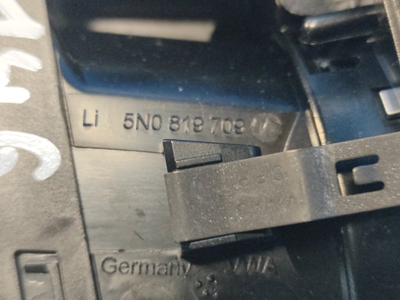 Дефлектор воздушный левый TIGUAN 08-17 2017 2.0 CCTA