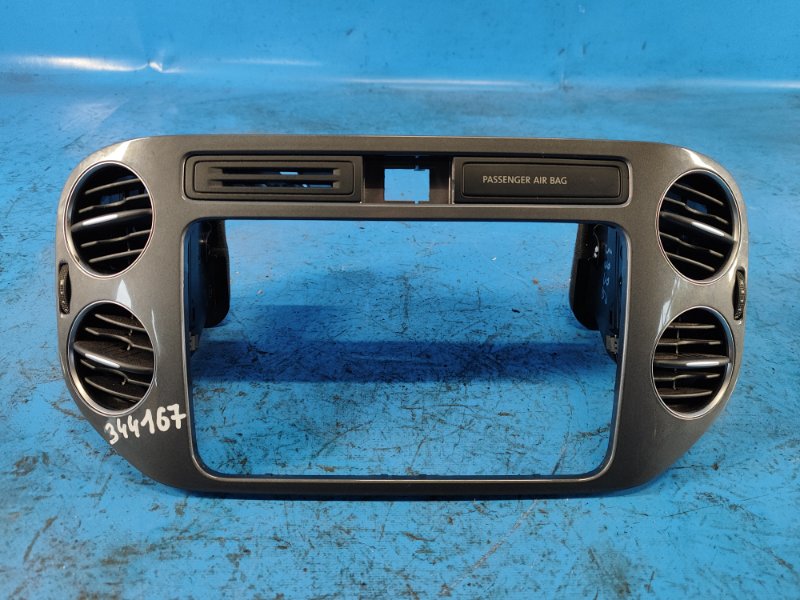 Дефлектор воздушный VOLKSWAGEN TIGUAN 08-17 2017 2.0 CCTA 5N0858071E Б/У