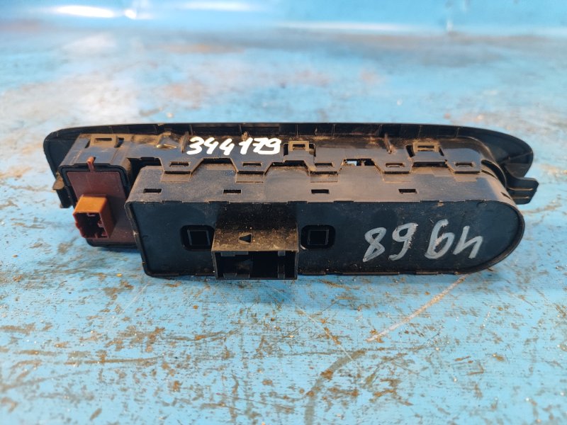 Блок управления стеклоподъемниками COMPASS 17-21 2018 2.4 EDD Блок управления стеклоподъемниками COMPASS 17-21 2018 2.4 EDD