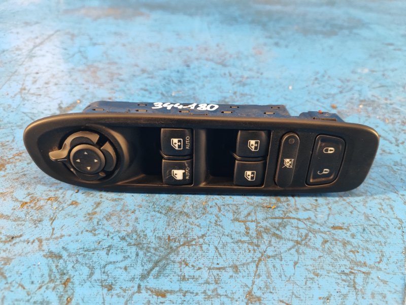 Запчасть блок управления стеклоподъемниками JEEP COMPASS 17-21 2018 2.4 EDD 6BZ27LXHAA Б/У Блок управления стеклоподъемниками JEEP COMPASS 17-21 2018 2.4 EDD 6BZ27LXHAA Б/У