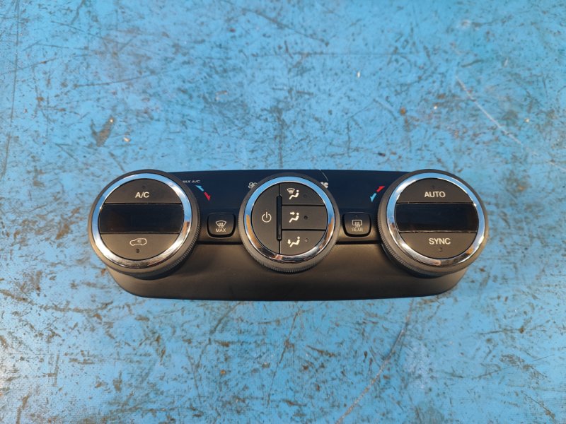 Запчасть блок управления печкой JEEP RENEGADE (BU) 14- 2015 2.4 ED6 5ZL88LXHAA Б/У Блок управления печкой JEEP RENEGADE (BU) 14- 2015 2.4 ED6 5ZL88LXHAA Б/У