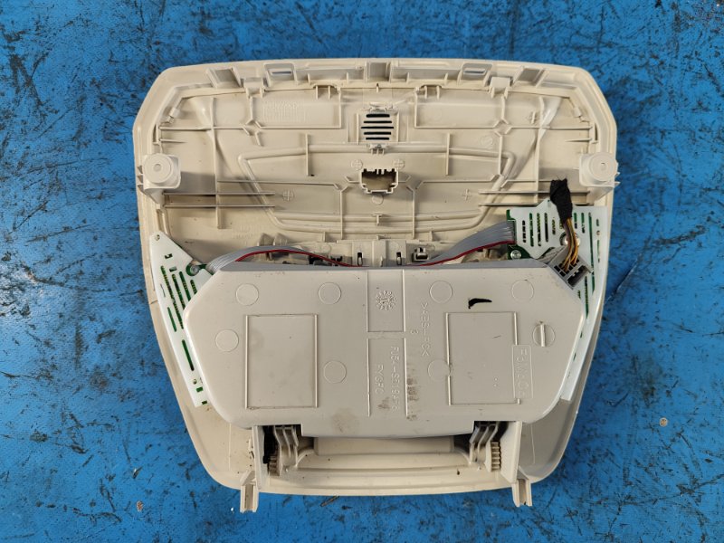 Плафон салона FORD ESCAPE 12-19 T15HDTX Плафон салона FORD ESCAPE 12-19 T15HDTX