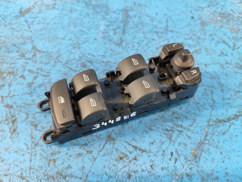 Запчасть блок управления стеклоподъемниками VOLVO XC70 07-16 B4204T11 31376495 Б/У Блок управления стеклоподъемниками VOLVO XC70 07-16 B4204T11 31376495 Б/У