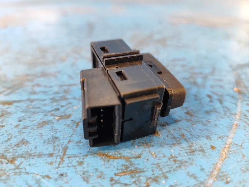 Кнопка центрального замка XC70 07-16 B4204T11 Кнопка центрального замка XC70 07-16 B4204T11