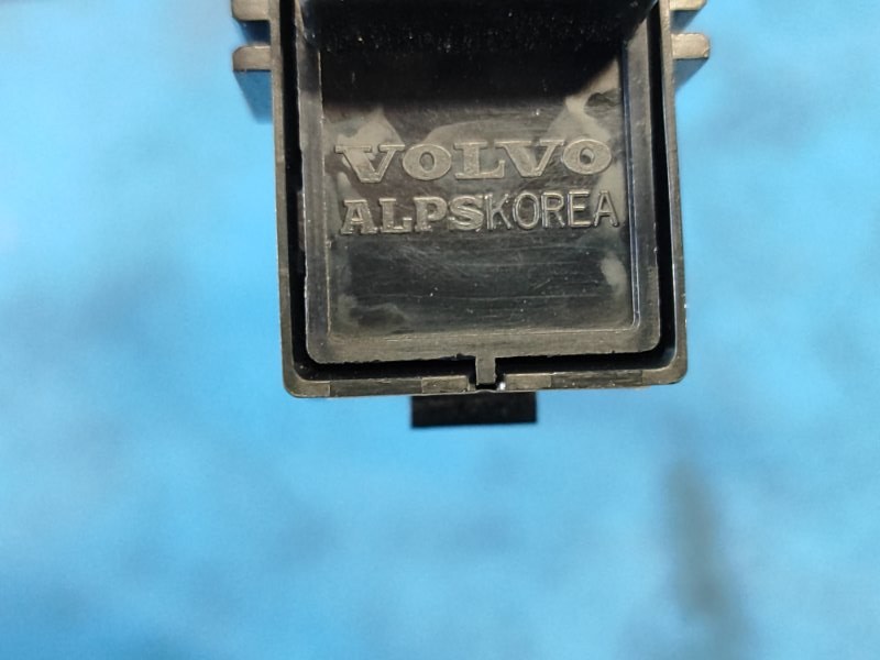 Кнопка центрального замка VOLVO XC70 07-16 B4204T11 Кнопка центрального замка VOLVO XC70 07-16 B4204T11