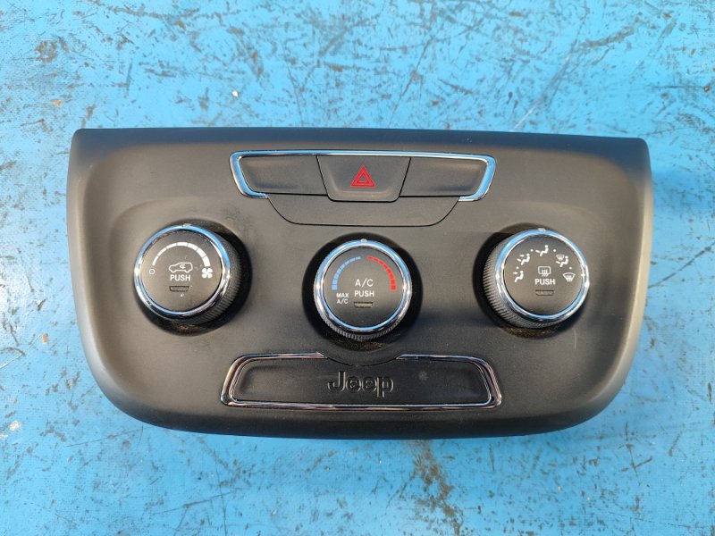 Запчасть блок управления печкой JEEP COMPASS 17-21 2018 2.4 EDD 5VA27DX9AE Б/У Блок управления печкой JEEP COMPASS 17-21 2018 2.4 EDD 5VA27DX9AE Б/У