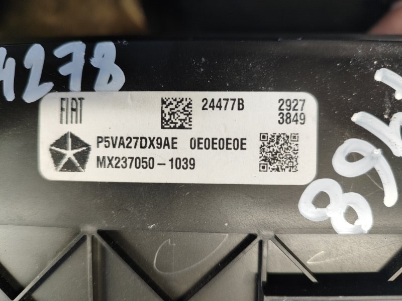 Блок управления печкой JEEP COMPASS 17-21 2.4 EDD Блок управления печкой JEEP COMPASS 17-21 2.4 EDD