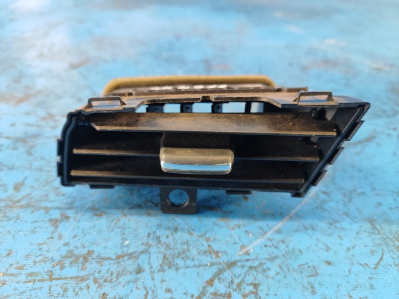 Дефлектор воздушный левый FORD MUSTANG 15- FR3Z-19893-AB Б/У