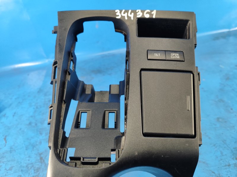 Пластик салона LEXUS CT200 11-17 1.8 2ZRFXE