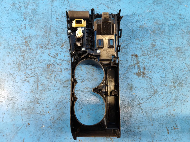 Пластик салона CT200 11-17 2012 1.8 2ZRFXE