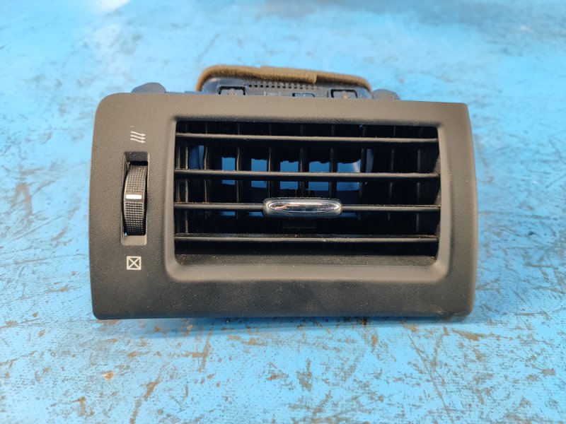 Дефлектор воздушный правый LEXUS HS250H (ANF10) 09-12 2009 2.4 2AZFXE 5566075020C0 Б/У