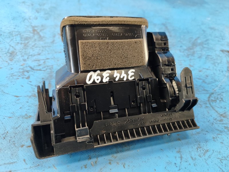 Дефлектор воздушный правый LEXUS HS250H (ANF10) 09-12 2.4 2AZFXE