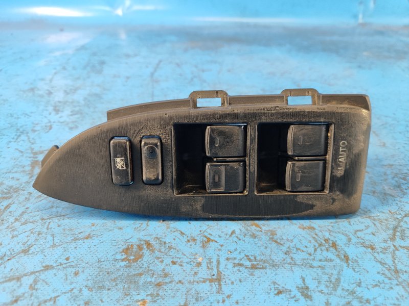 Блок управления стеклоподъемниками TOYOTA PRIUS - 30 09-17 7423247090 Б/У