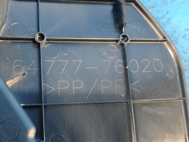 Ящик инструментальный LEXUS CT200 11-17 1.8 2ZRFXE