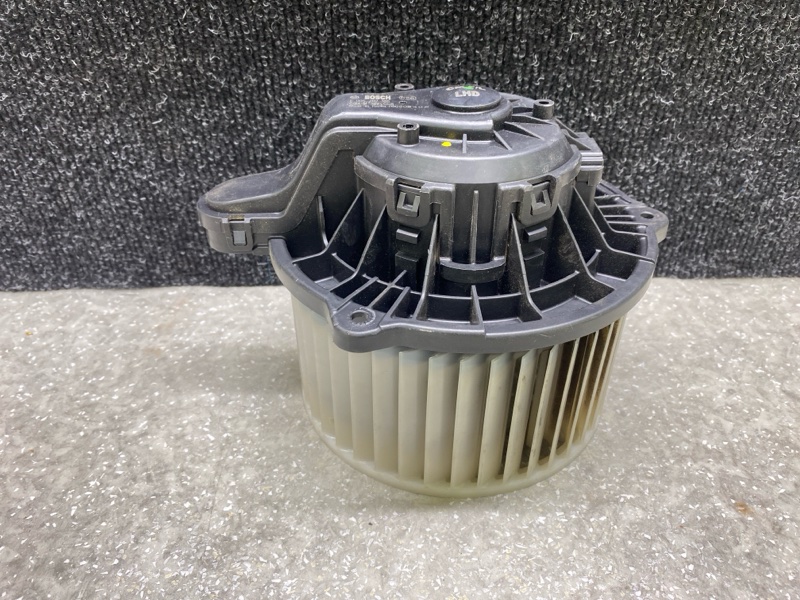 Запчасть моторчик печки HYUNDAI SANTA FE (DM) 12-18 2017 2.4 G4KJ 97113-2B005 Б/У Моторчик печки HYUNDAI SANTA FE (DM) 12-18 2017 2.4 G4KJ 97113-2B005 Б/У