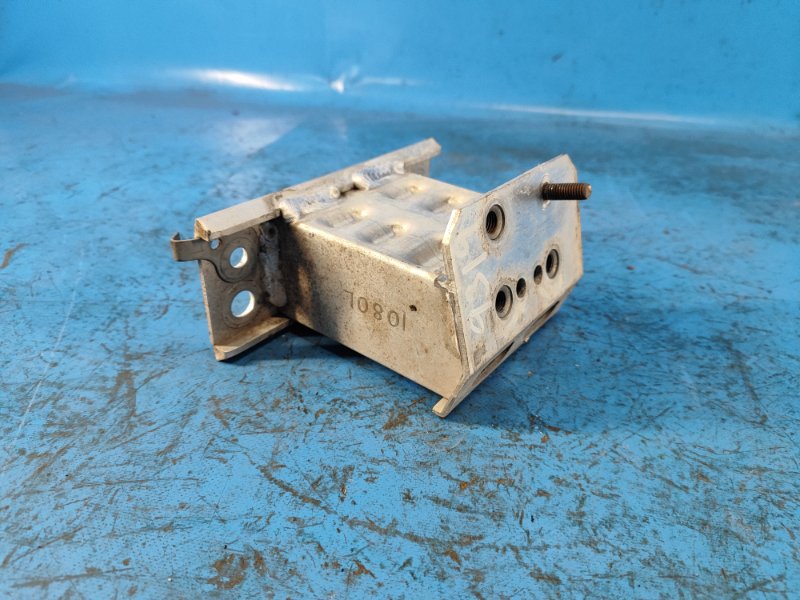 Кронштейн усилителя переднего бампера левый CT200 11-17 2012 1.8 2ZRFXE