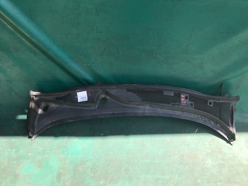 Пластик под лобовое стекло / Жабо NISSAN JUKE 10-19 2013 1.6 MR16DDT 66862-1KM1E Б/У