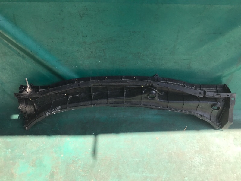 Пластик под лобовое стекло / Жабо JUKE 10-19 2013 1.6 MR16DDT