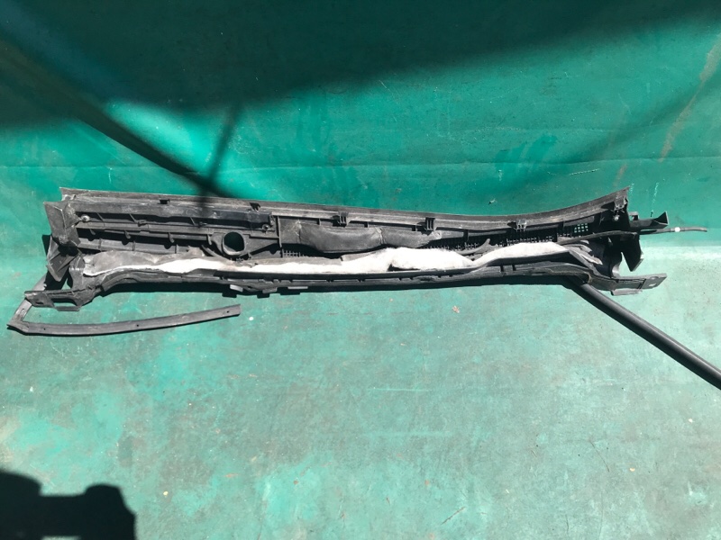 Пластик под лобовое стекло / Жабо MAZDA CX-9 06-16 3.5 Пластик под лобовое стекло / Жабо MAZDA CX-9 06-16 3.5