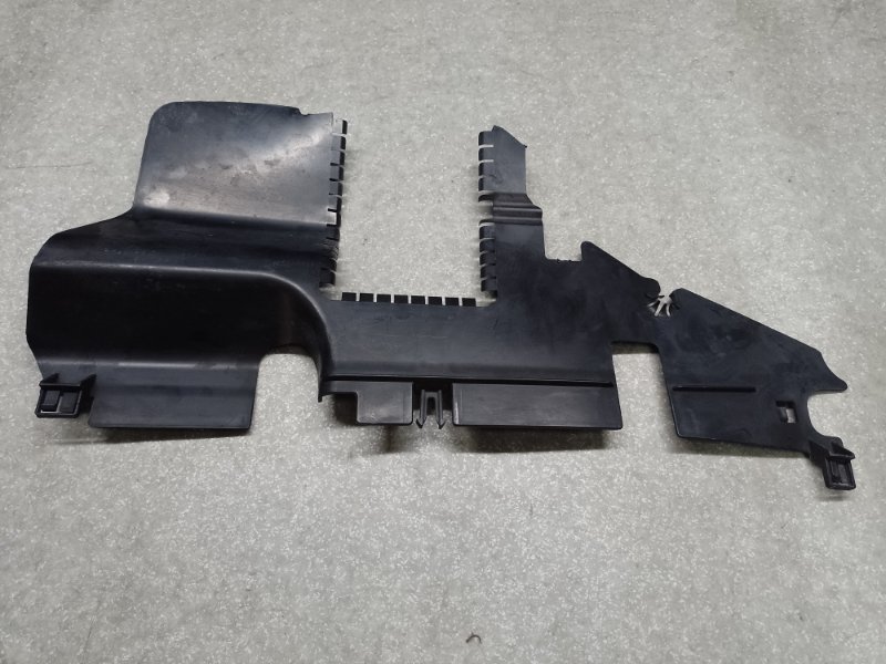 Дефлектор радиатора правый NISSAN TEANA J32 08-14 92184-JN20A Б/У