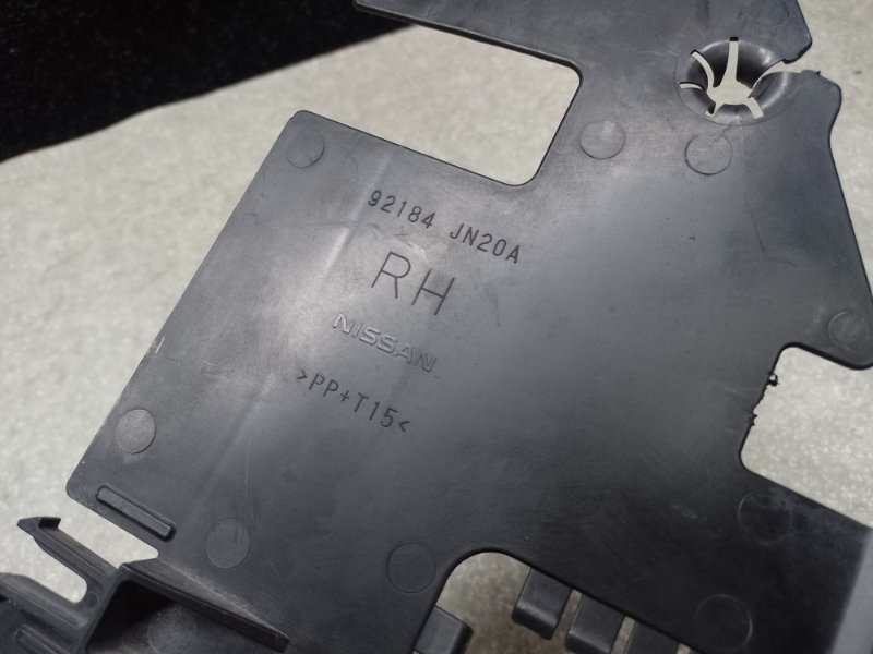 Дефлектор радиатора правый NISSAN TEANA J32 08-14